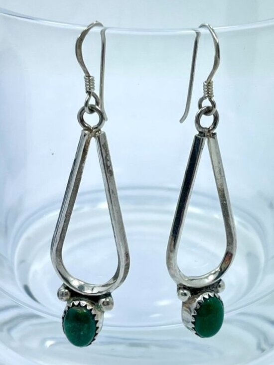 Unbranded Jewelry - Vintage Sterling Silver Green Jade Teardrop Dangle Earrings